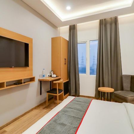 Chinhat Super Townhouse Jashn酒店 外观 照片