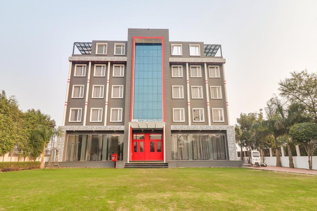 Chinhat Super Townhouse Jashn酒店 外观 照片