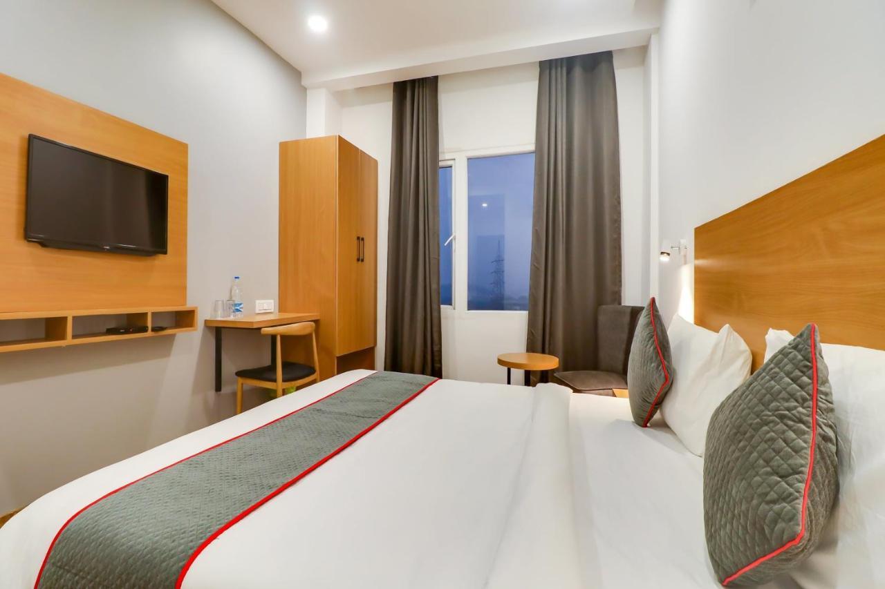 Chinhat Super Townhouse Jashn酒店 外观 照片