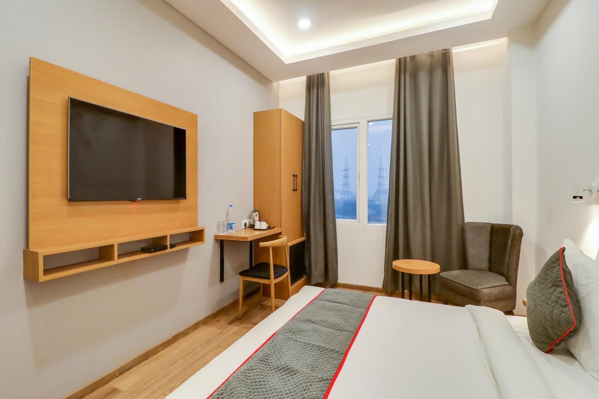 Chinhat Super Townhouse Jashn酒店 外观 照片