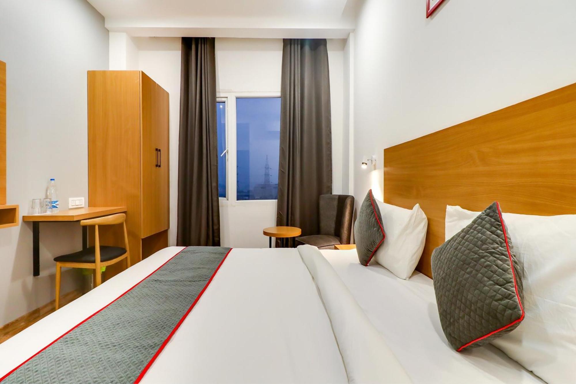 Chinhat Super Townhouse Jashn酒店 外观 照片